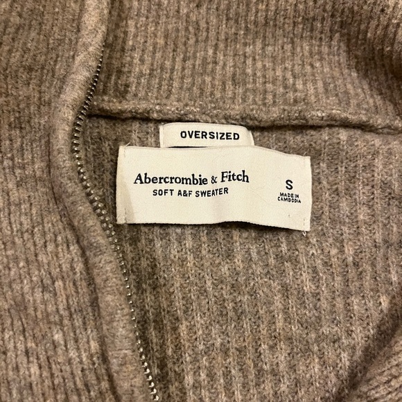 Abercrombie Oversized Knit Sweater with Zip Up. Size S. Never worn. - Picture 2 of 2